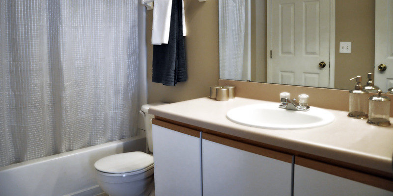 Liberty Bathroom | Washington Place Apartments